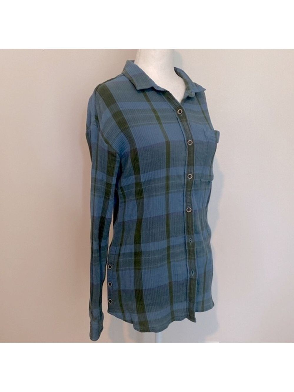 PrAna women’s blue note plaid Aconic organic cotton crinkle button down - Picture 2 of 10